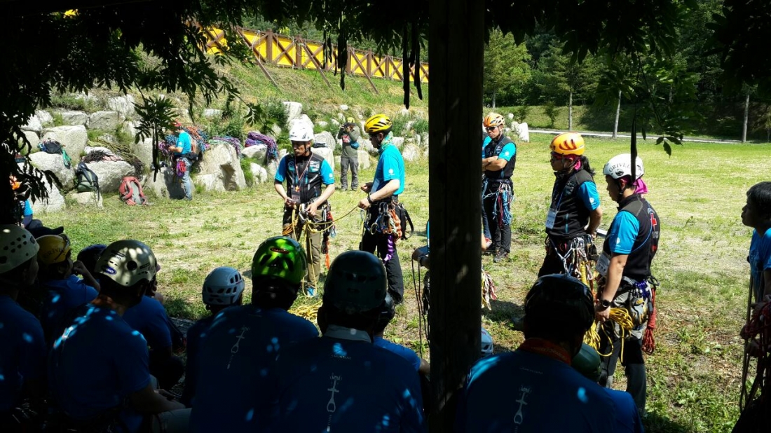 장남중강사님 강의중.jpg